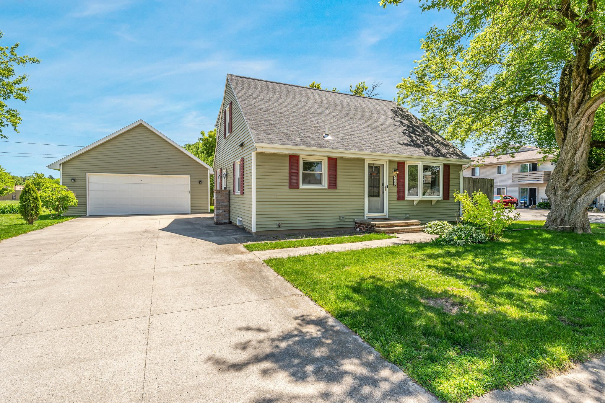 1932 Maplecrest Drive Appleton, WI 54915 - Photo 31 of 43