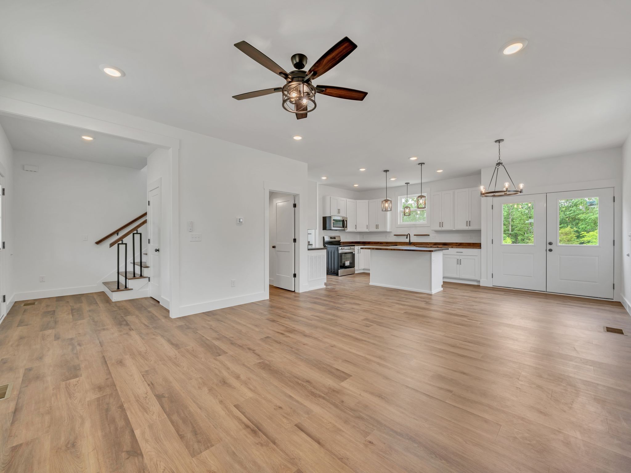 5800 Sanders Road Lyles, TN 37098 - Photo 6 of 28 a view of an empty room with a kitchen