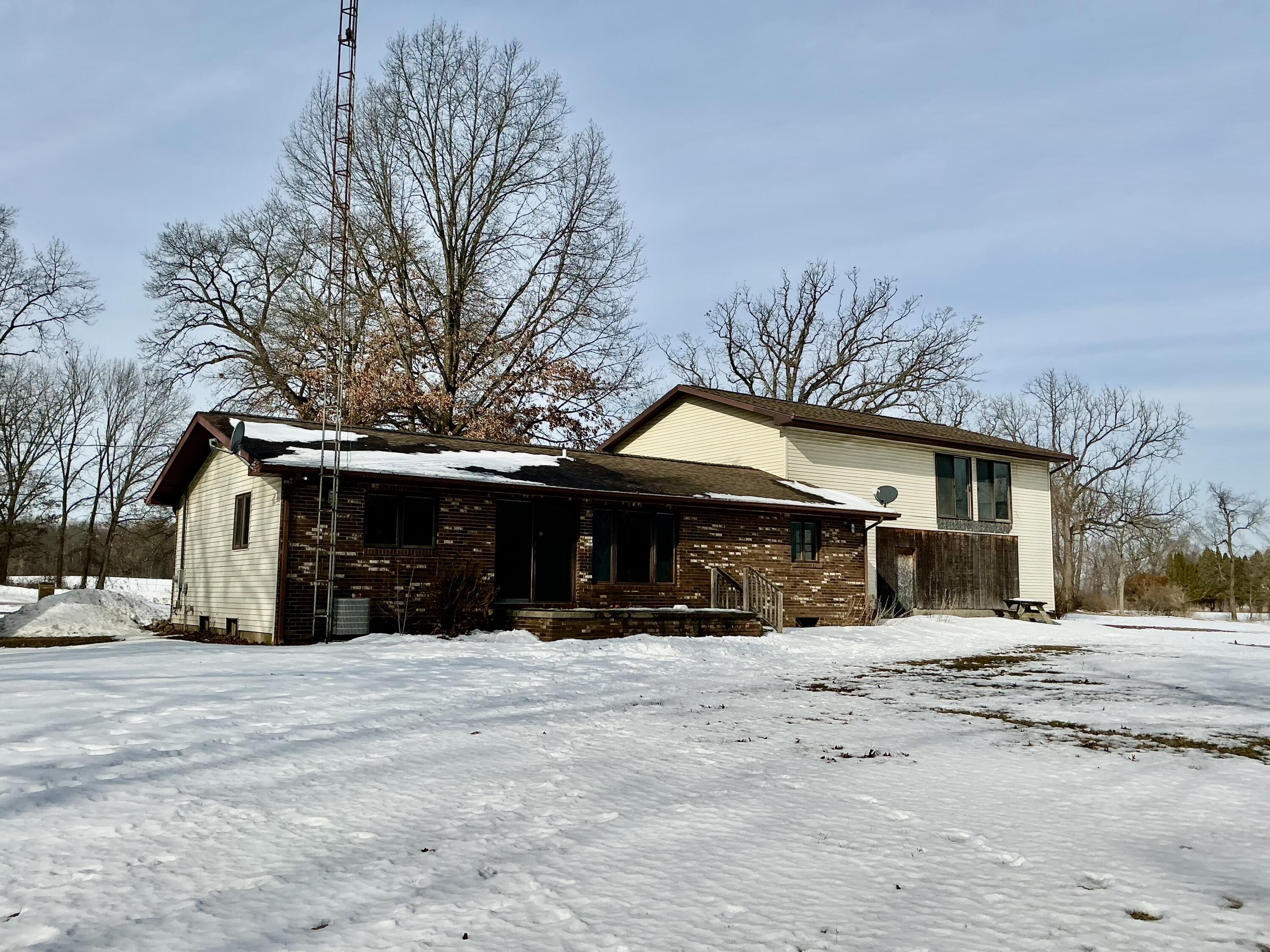 7551 Dobson Road Jonesville, MI 49250 - Photo 3 of 35 IMG_7155