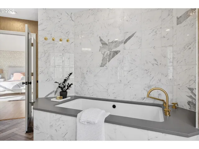 $1,990,000 | 11511 South Riverwood Road, Portland, OR 97219