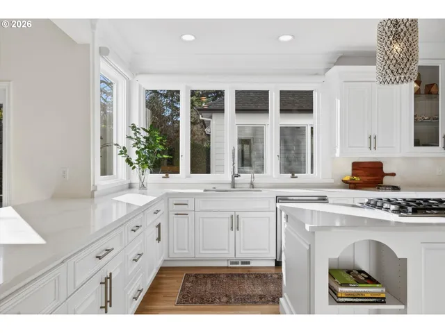 $1,990,000 | 11511 South Riverwood Road, Portland, OR 97219