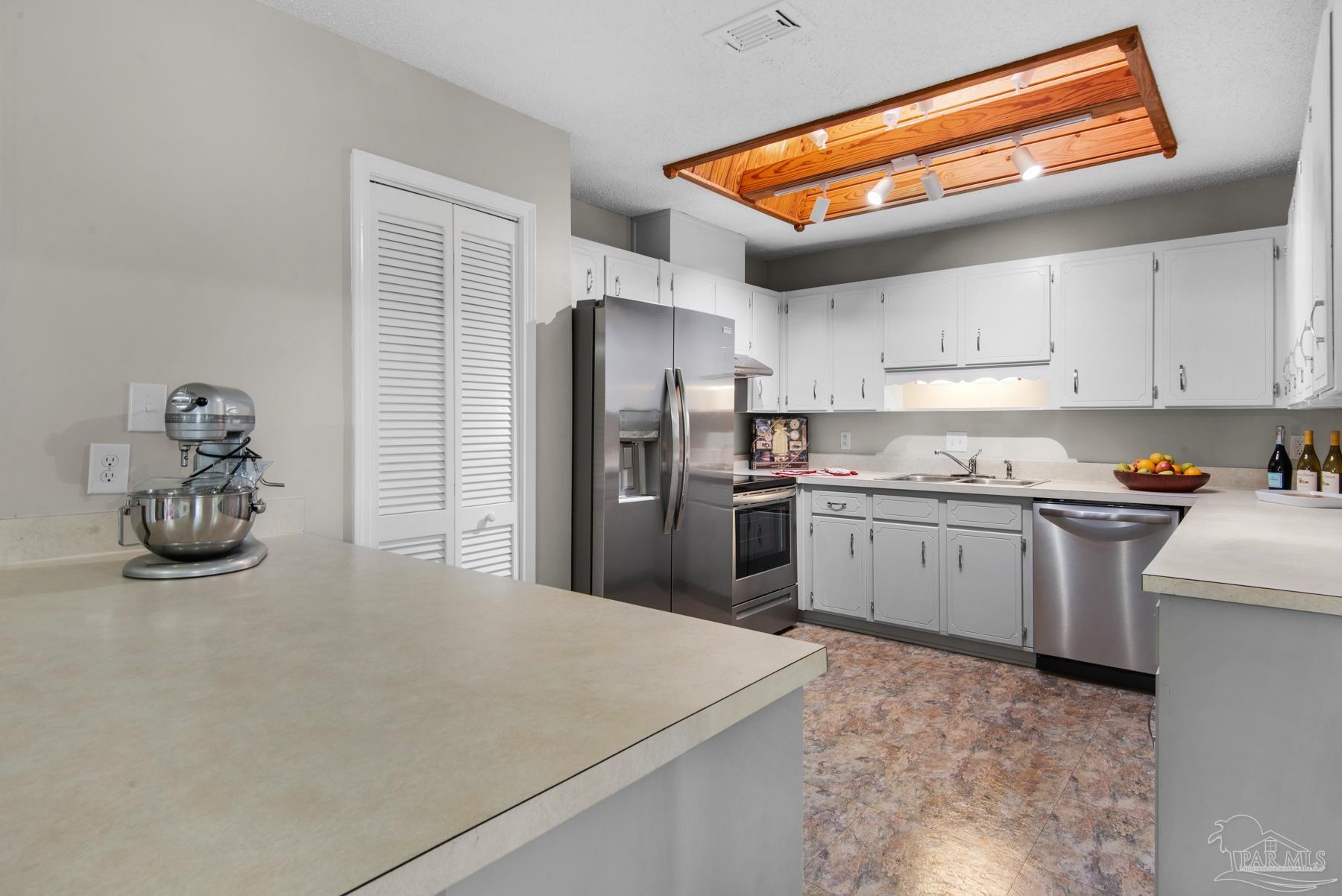 5850 Adelyn Road Pensacola, FL 32504 - Photo 13 of 39 Gallery Image 13