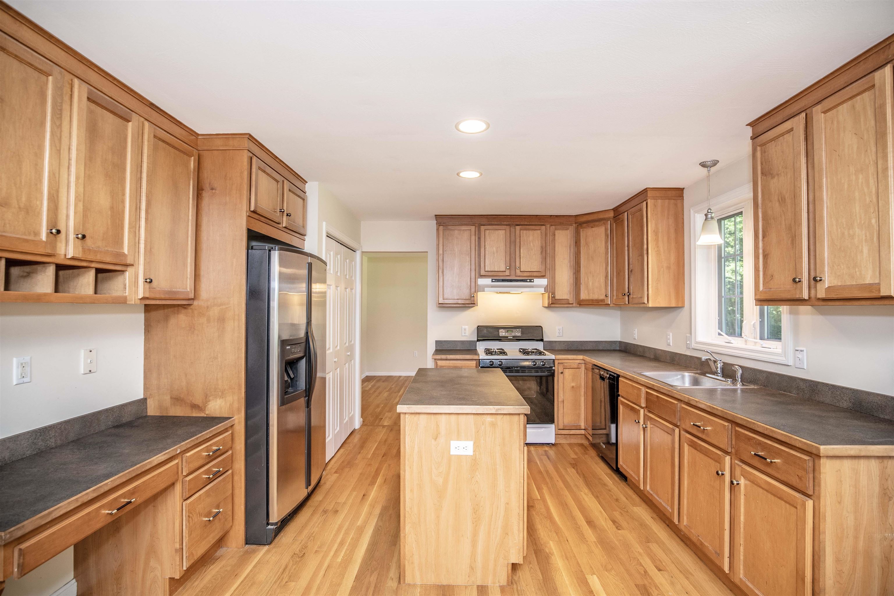 14 Springfield Circle Merrimack, NH 03054 - Photo 8 of 40