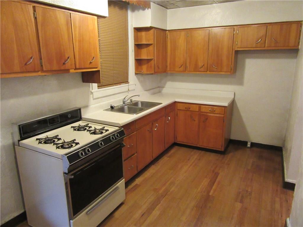 2923 Willett Road Pittsburgh, PA 15227 - Photo 4 of 16 Gallery Image 4