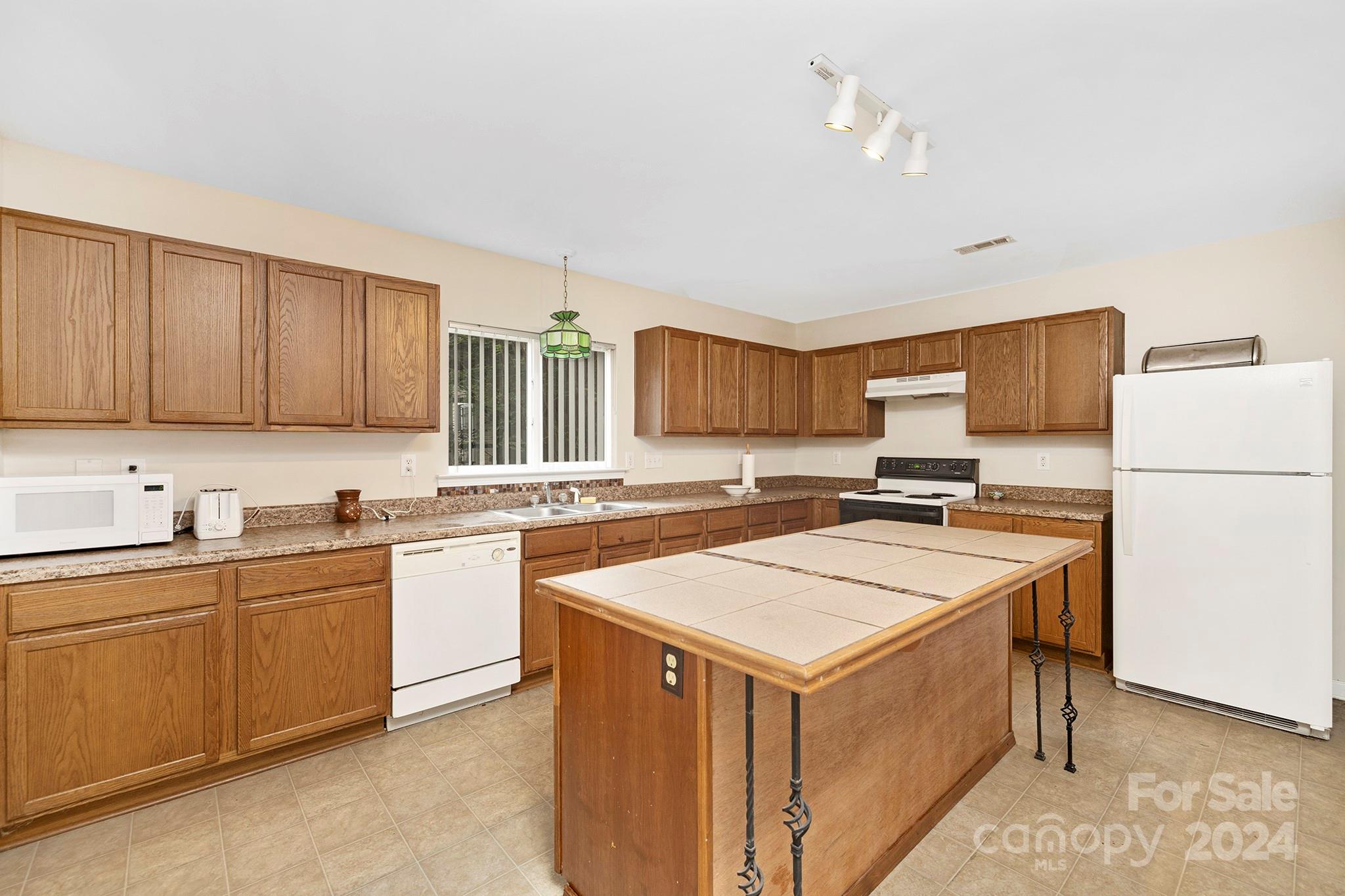 9325 Seamill Road Charlotte, NC 28278 - Photo 8 of 23 Gallery Image 8