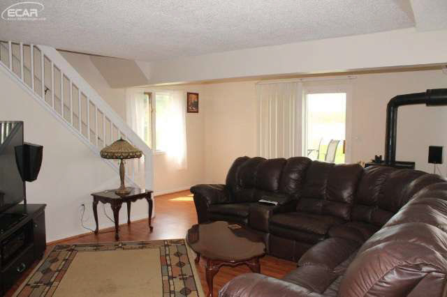1464 Maxfield Lake Road Hartland, MI 48353 - Photo 7 of 29 21144028-6.JPG