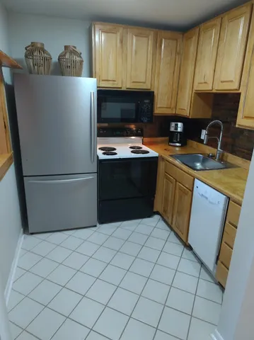 $95,000 | 3160 Lake Osborne Drive, Unit 107, Lake Worth Beach, FL 33461