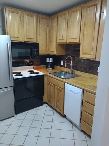 $95,000 | 3160 Lake Osborne Drive, Unit 107, Lake Worth Beach, FL 33461