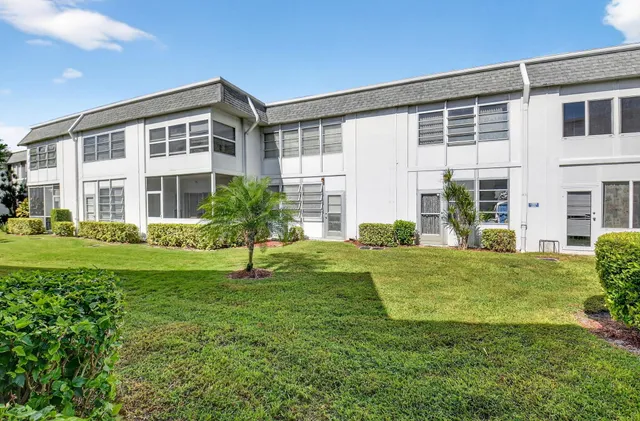 $95,000 | 3160 Lake Osborne Drive, Unit 107, Lake Worth Beach, FL 33461