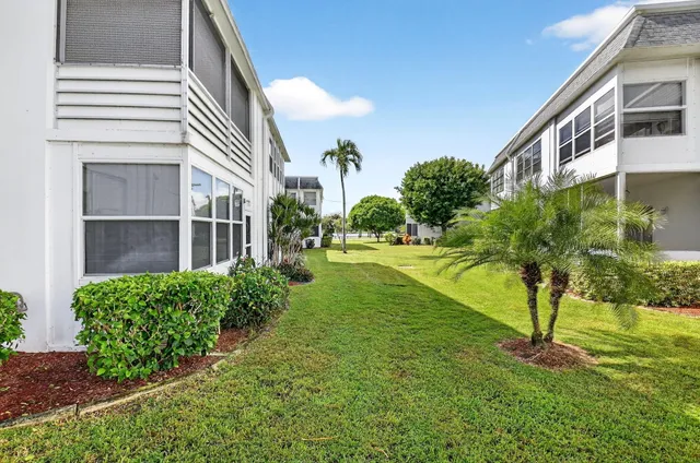 $95,000 | 3160 Lake Osborne Drive, Unit 107, Lake Worth Beach, FL 33461