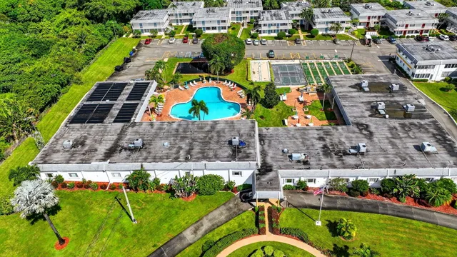 $95,000 | 3160 Lake Osborne Drive, Unit 107, Lake Worth Beach, FL 33461