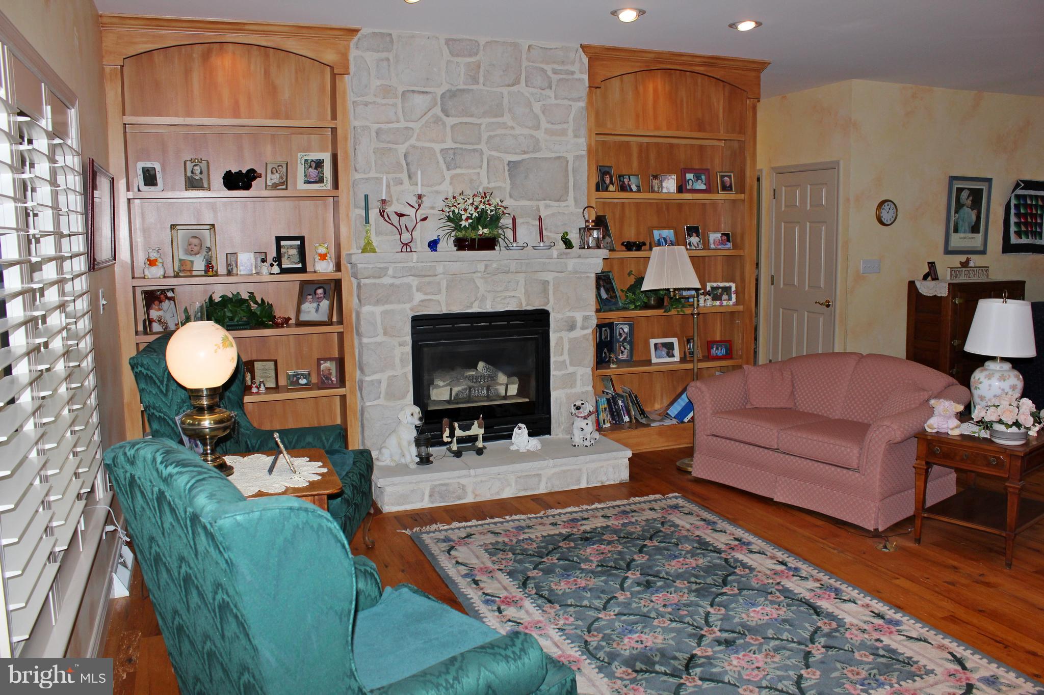 660 Laurel Avenue Lititz, PA 17543 - Photo 3 of 40 Gallery Image 3