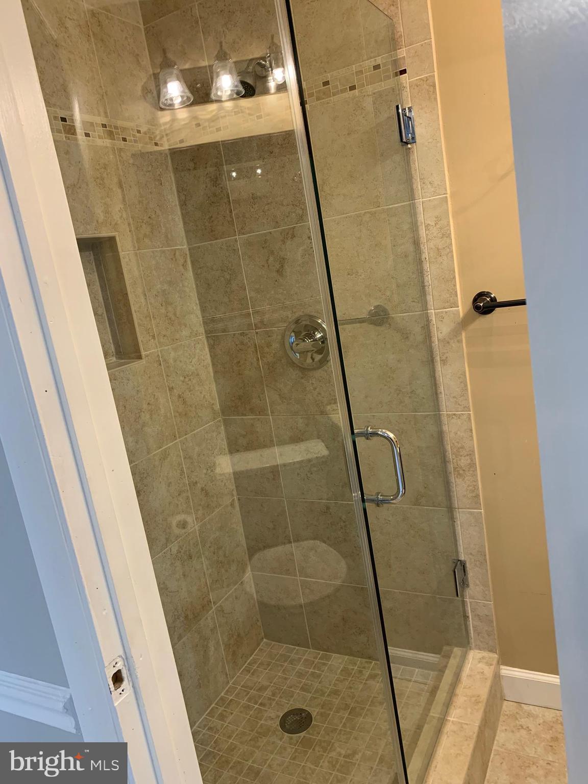 6020 Hanover Avenue Springfield, VA 22150 - Photo 16 of 25 Bathroom