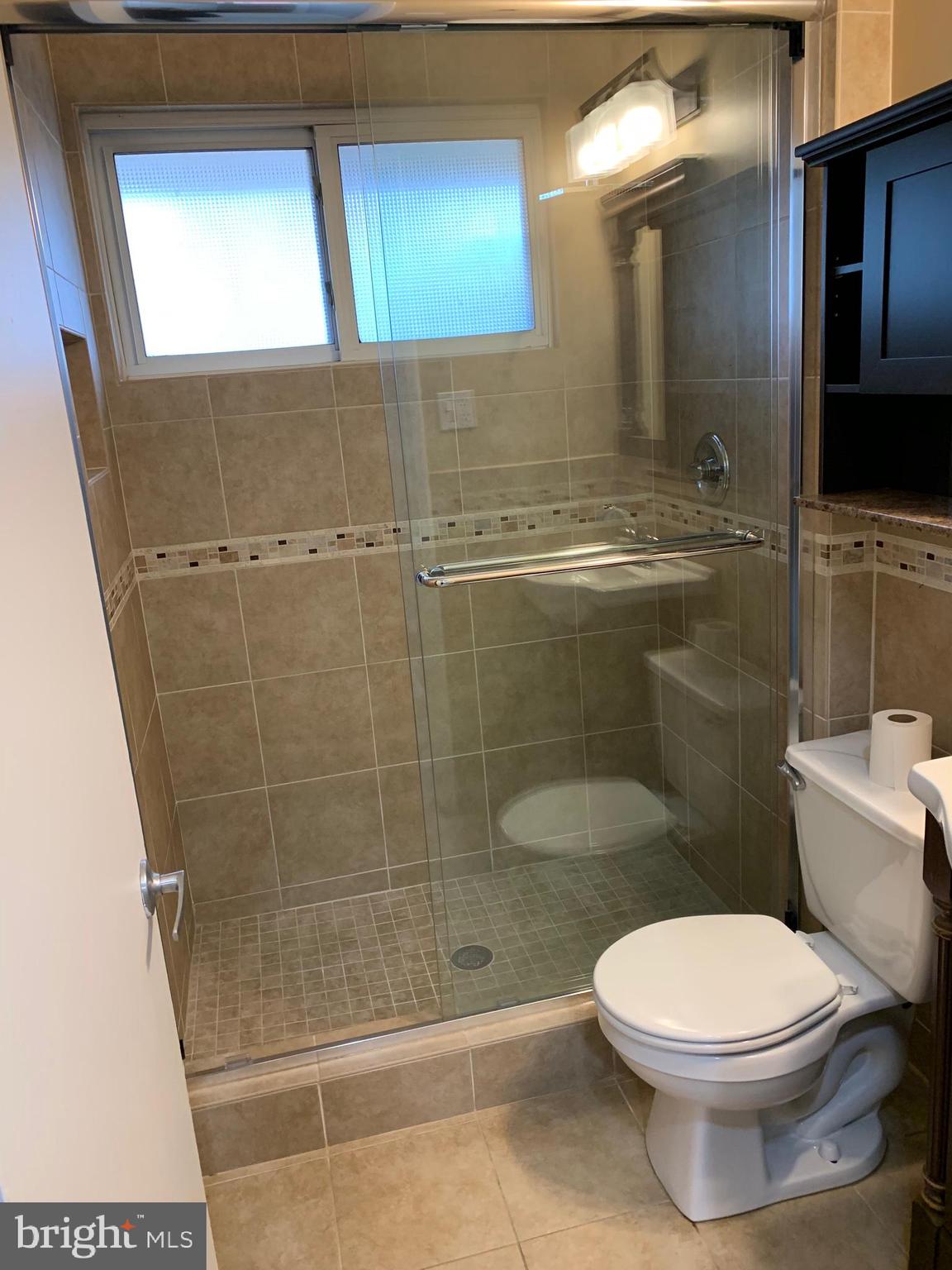 6020 Hanover Avenue Springfield, VA 22150 - Photo 17 of 25 Bathroom