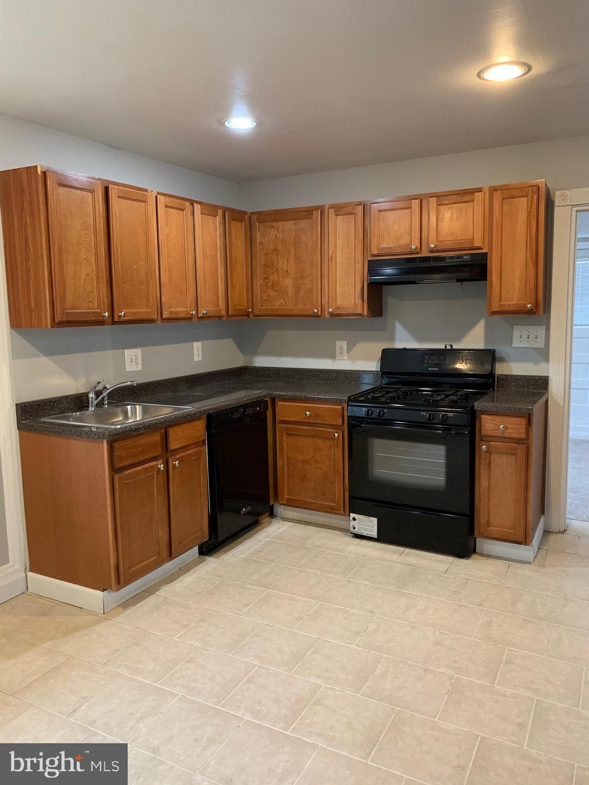 6020 Hanover Avenue Springfield, VA 22150 - Photo 7 of 25 Kitchen