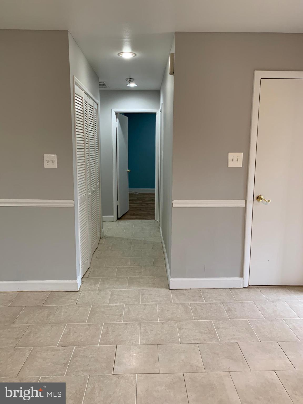 6020 Hanover Avenue Springfield, VA 22150 - Photo 9 of 25 Hallway