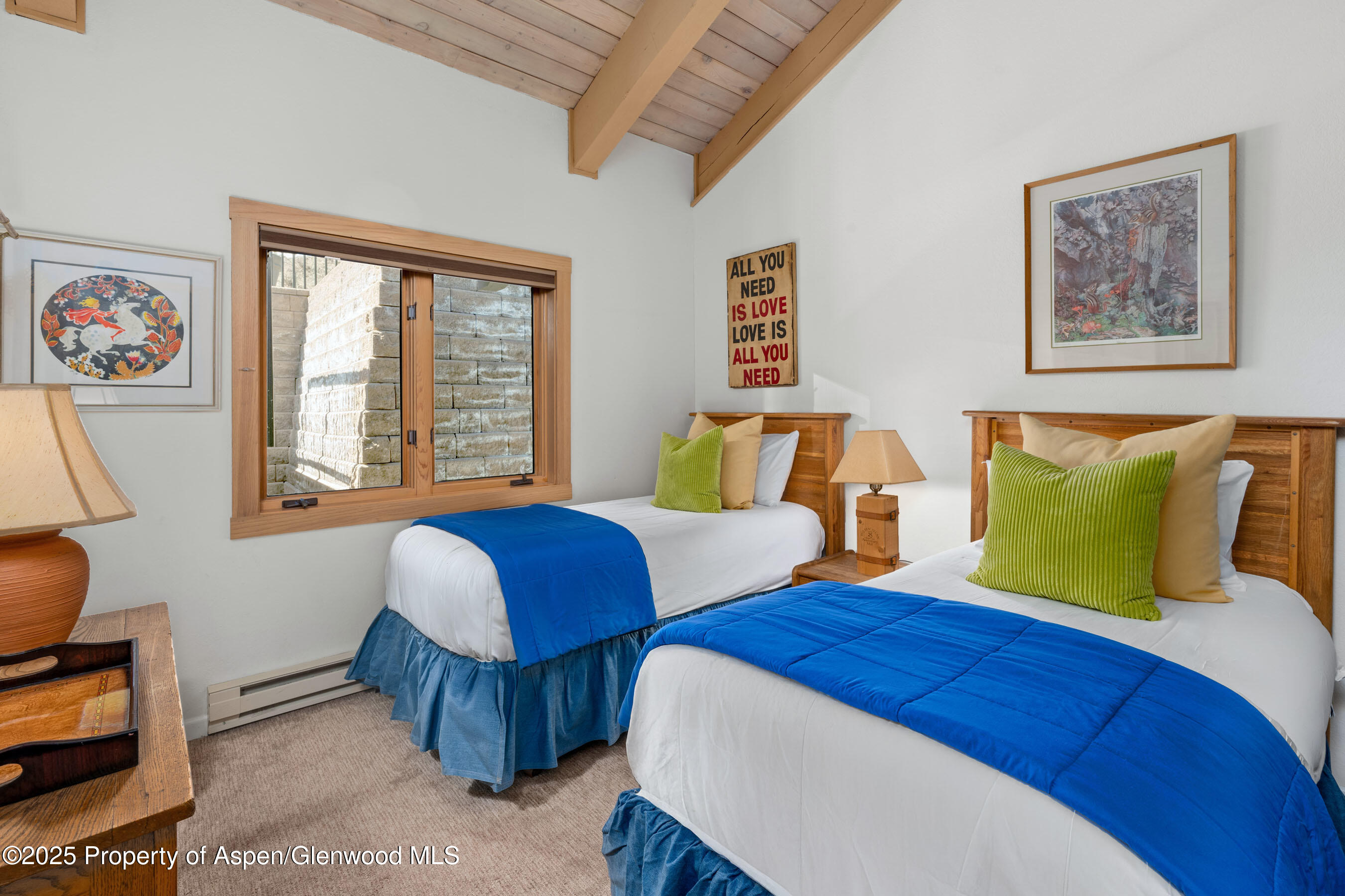 55 Upper Woodbridge Road, Unit H5 Snowmass Village, CO 81615 - Photo 17 of 35 Guest Twin Bedroom