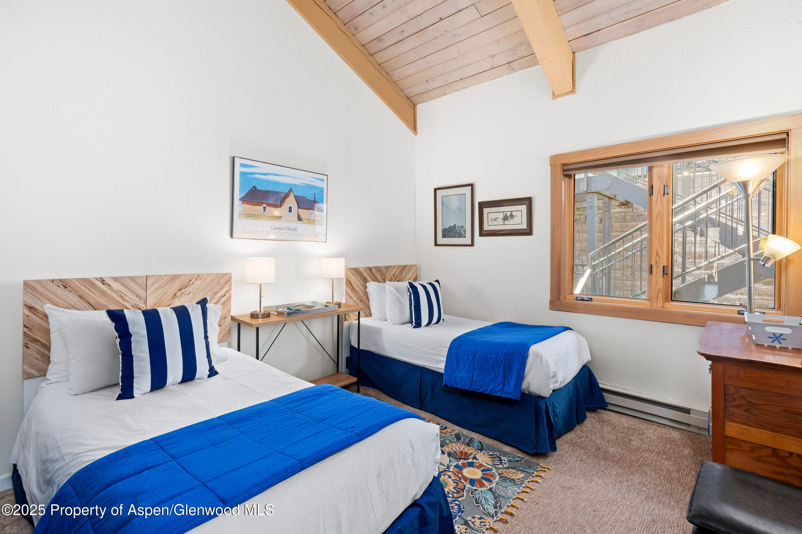 55 Upper Woodbridge Road, Unit H5 Snowmass Village, CO 81615 - Photo 18 of 35 Guest Twin Bedroom