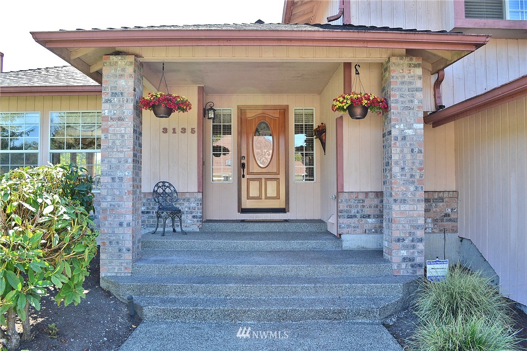 3135 Dellrose Road Southwest Tumwater, WA 98512 - Photo 2 of 25 Gallery Image 2