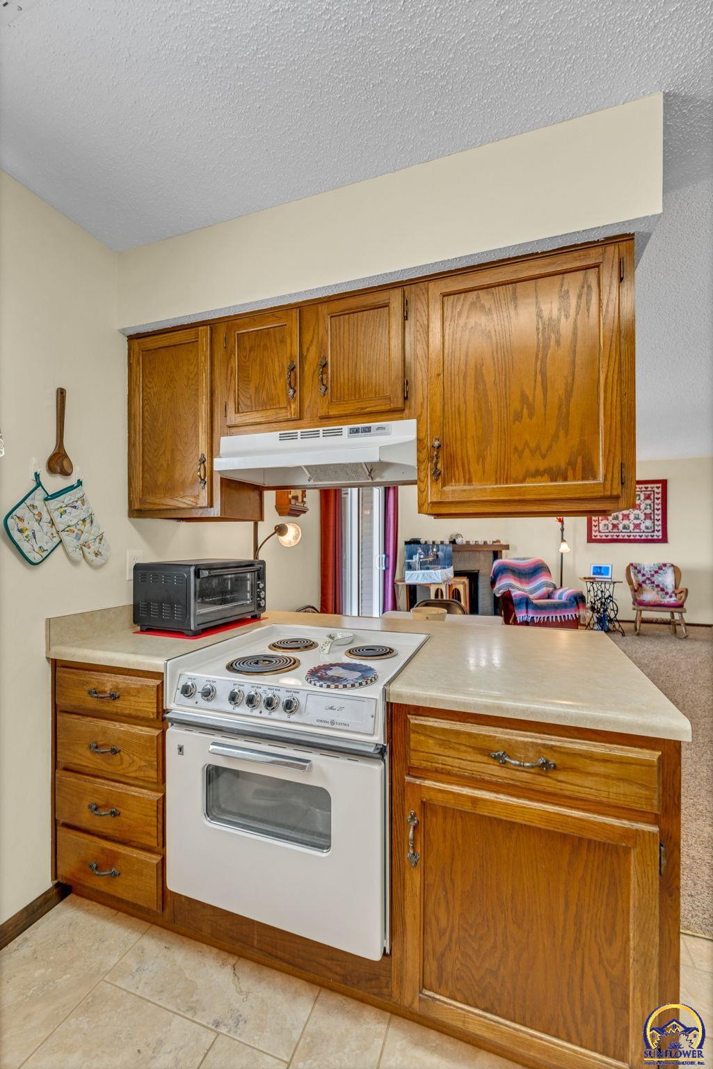 5853 Southwest 22nd Terrace Topeka, KS 66614 - Photo 7 of 12