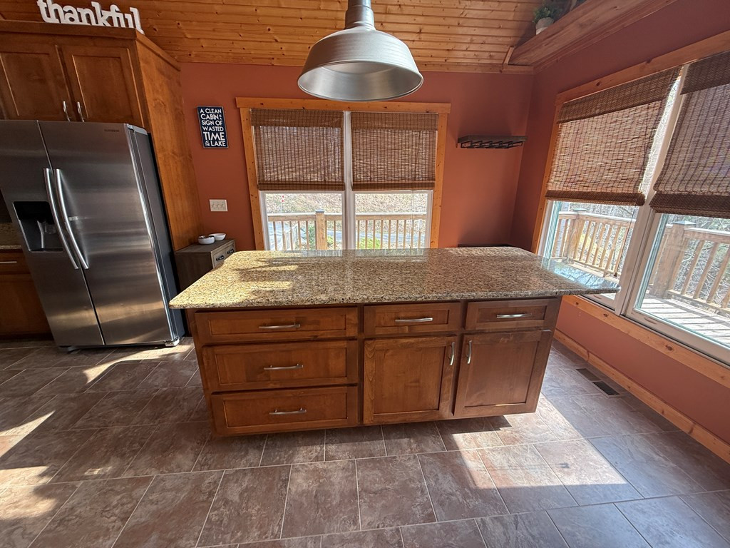 270 Marina Road Murphy, NC 28906 - Photo 14 of 69 Kitchen island eating area