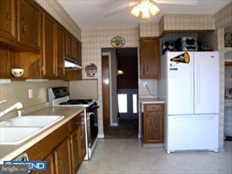 9 Homestead Road Stratford, NJ 08084 - Photo 3 of 6