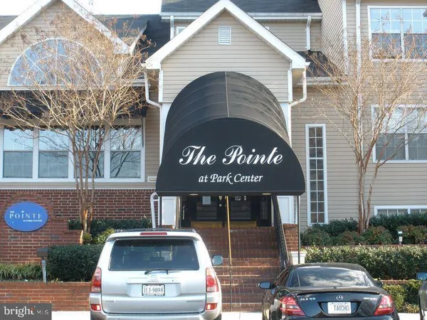 $2,150 | 3309 Wyndham Circle, Unit 2173, Alexandria, VA 22302