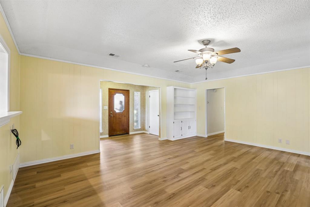 1600 South Timber Court Benbrook, TX 76126 - Photo 3 of 30