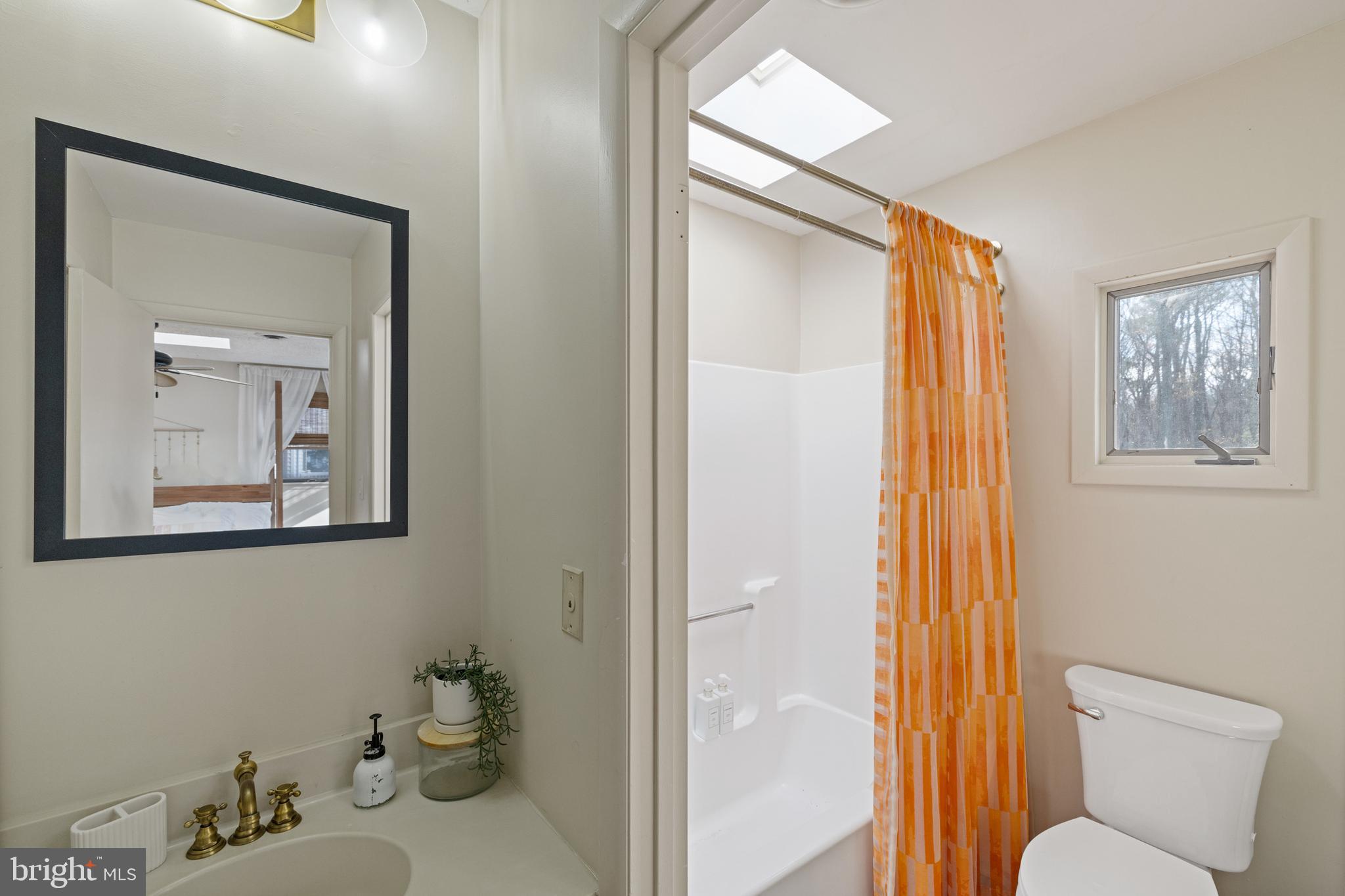 109 Woodmoor Road Stevensville, MD 21666 - Photo 30 of 31 a bathroom with a toilet sink tub and mirror