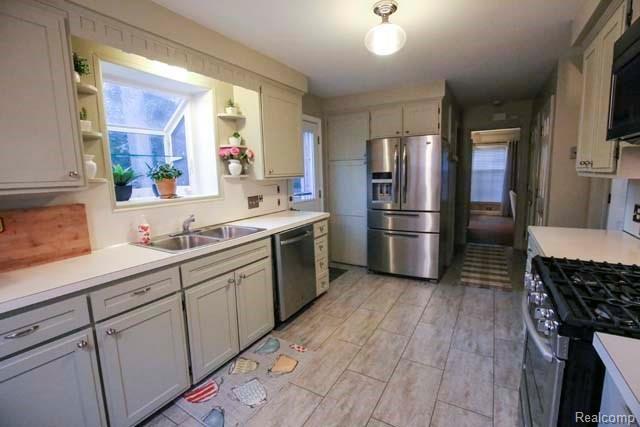3928 Cumberland Road Berkley, MI 48072 - Photo 3 of 14 IMG_4109.jpg