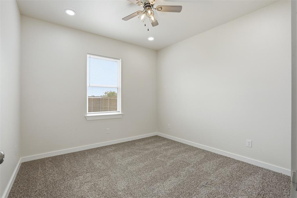 532 Highview Court Godley, TX 76044 - Photo 10 of 39 Neutral-toned interior featuring recessed lighting, a ceiling fan with integrated light fixture, a single window, and textured carpet flooring