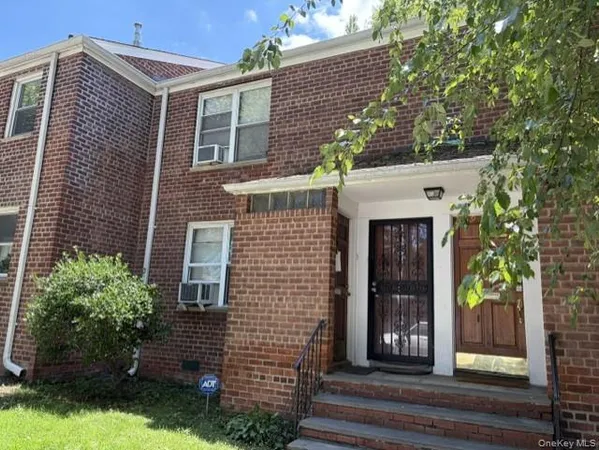$200,000 | 193-16 39th Avenue | Auburndale