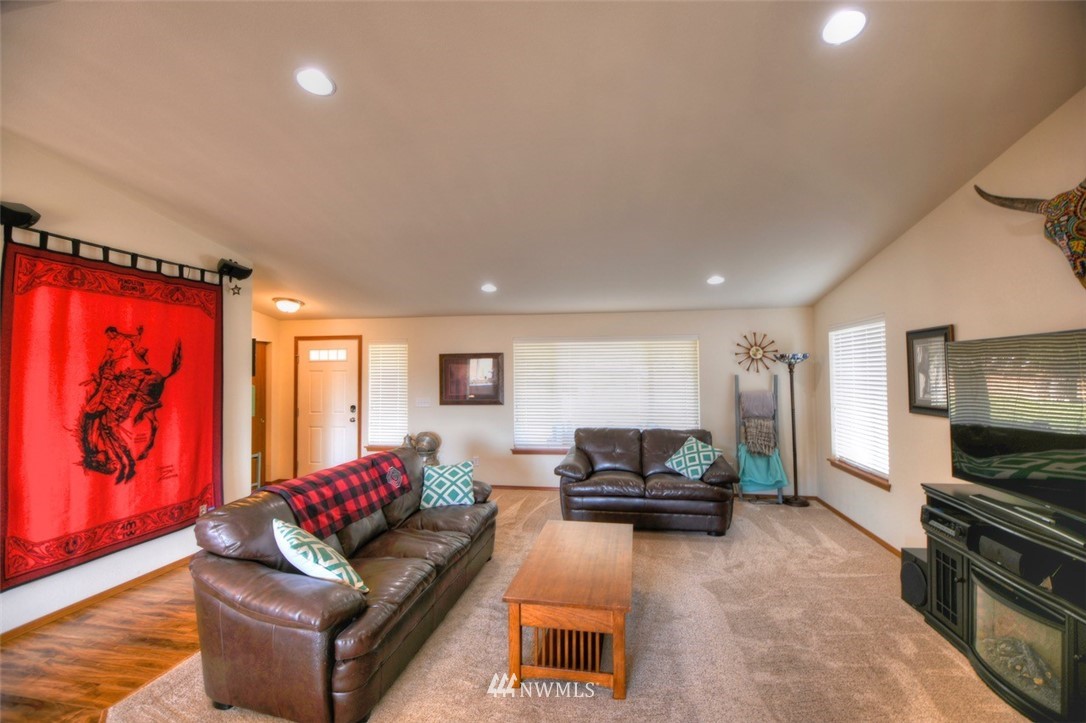 7535 187th Avenue Southwest Rochester, WA 98579 - Photo 2 of 22