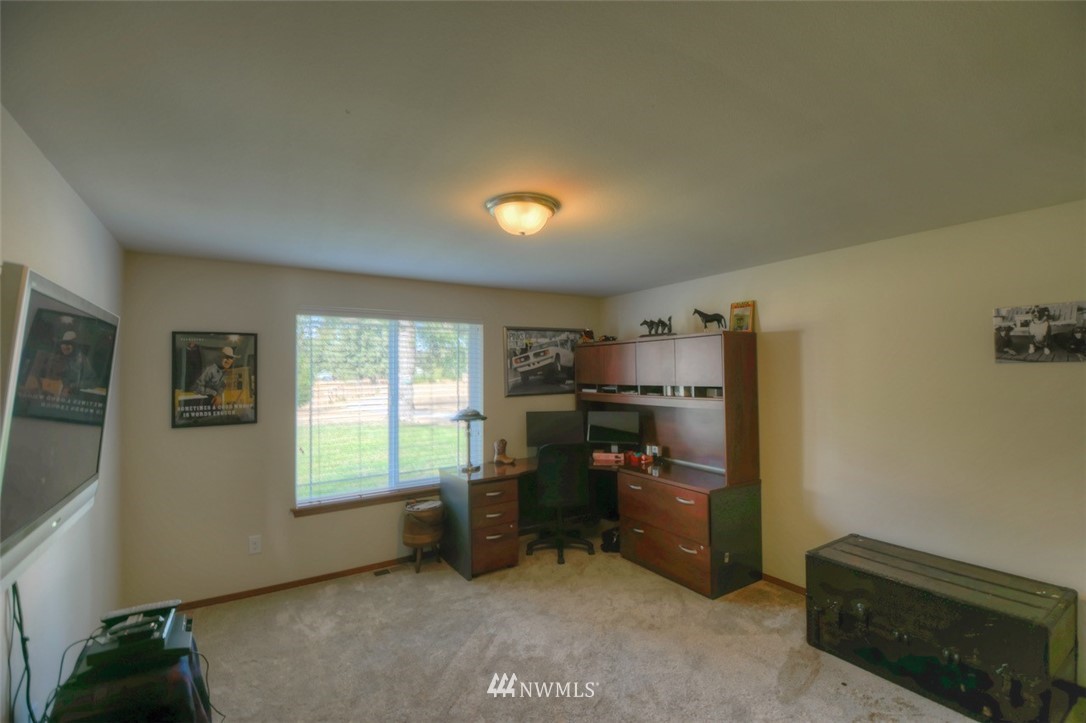7535 187th Avenue Southwest Rochester, WA 98579 - Photo 11 of 22