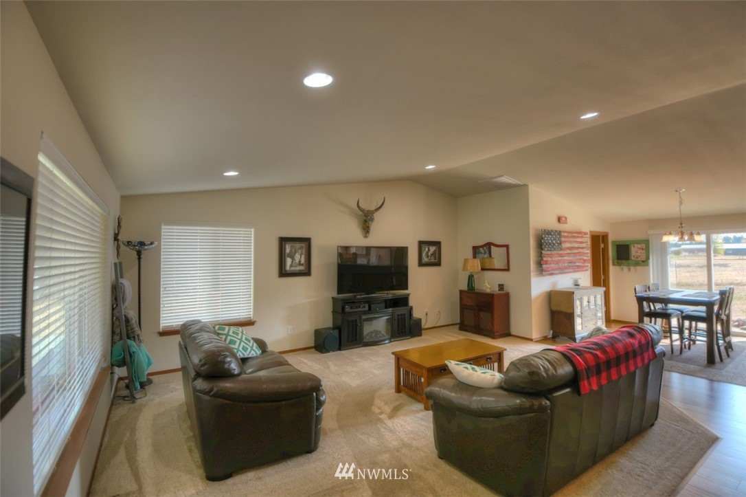 7535 187th Avenue Southwest Rochester, WA 98579 - Photo 3 of 22