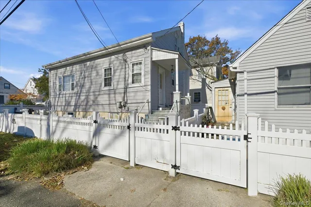 $679,000 | 5 9th Street, Bayville, NY 11709