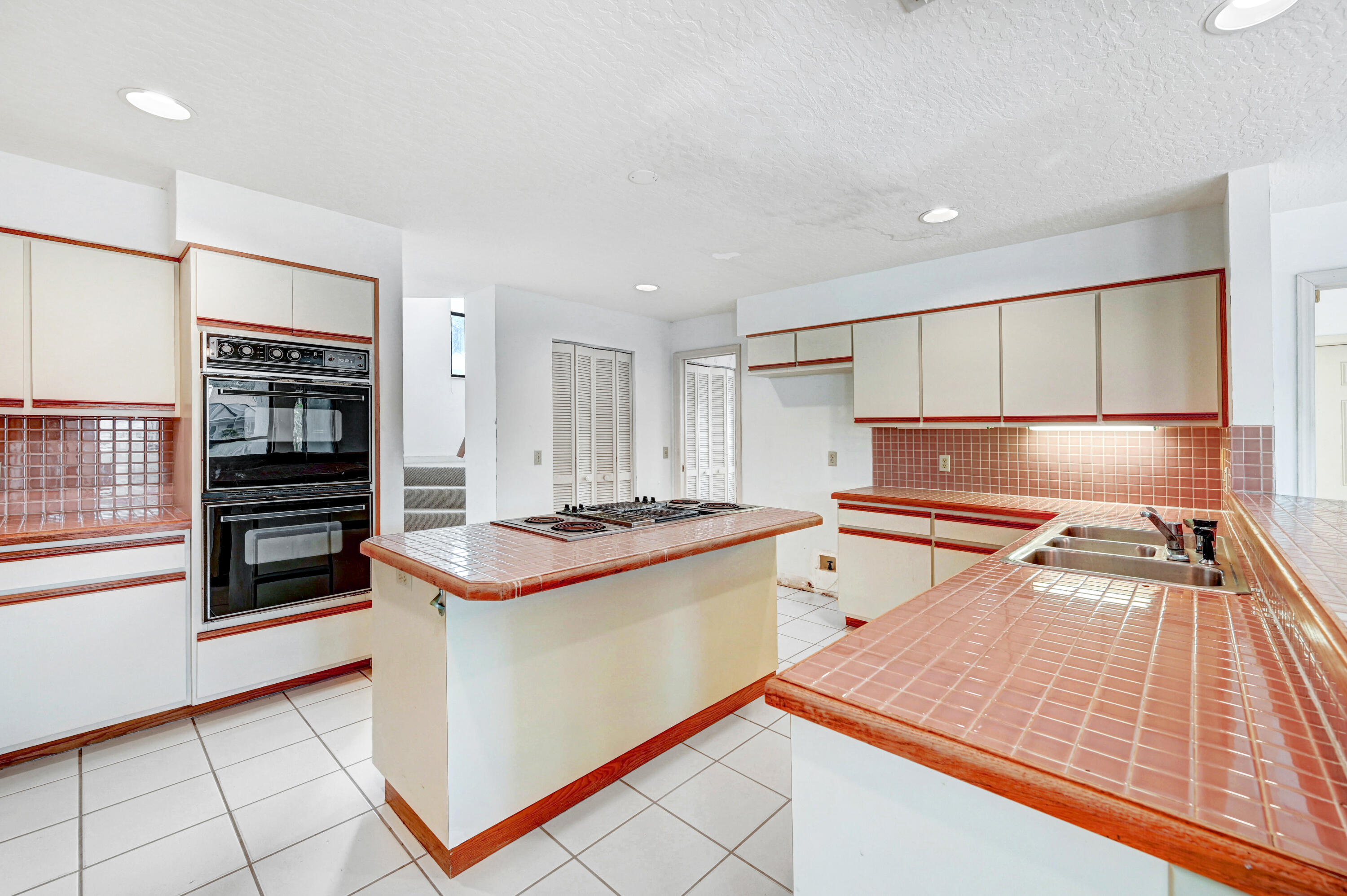 3 Inwood Way Indian Harbour Beach, FL 32937 - Photo 8 of 35 a kitchen with stainless steel appliances granite countertop a stove and a refrigerator