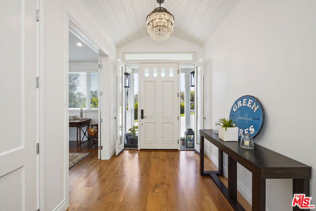 6544 Wandermere Road Malibu, CA 90265 - Photo 5 of 36 a view of hall way with furniture and wooden floor
