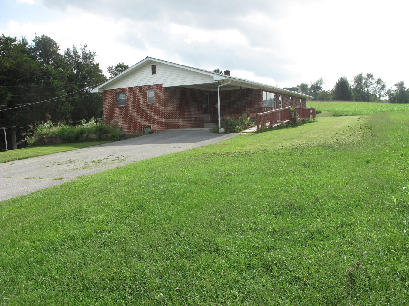 140 Angel Road La Follette, TN 37766 - Photo 2 of 16 20200904175310941253000000-o
