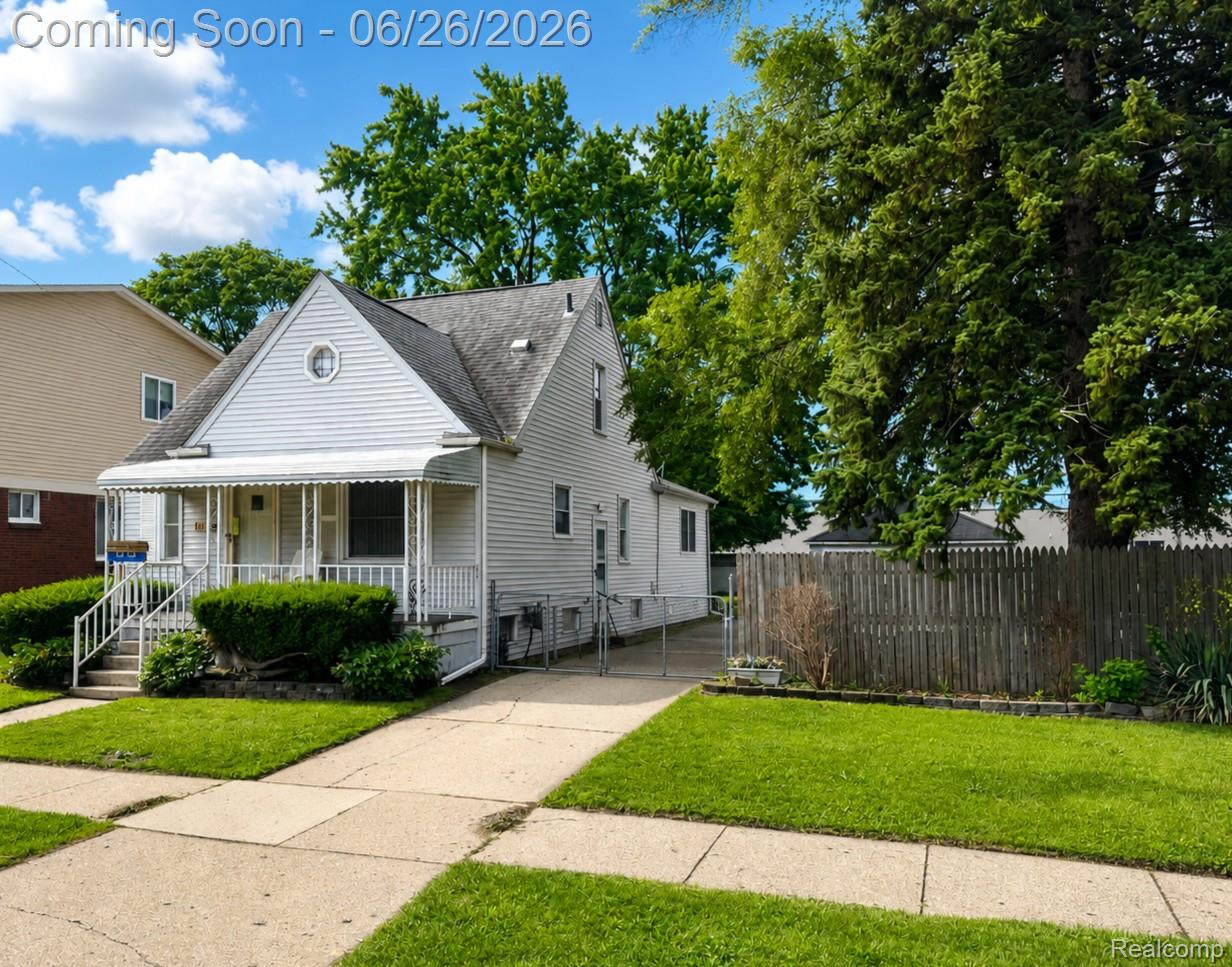 8056 Central Street Center Line, MI 48015 - Photo 4 of 25 004.jpeg
