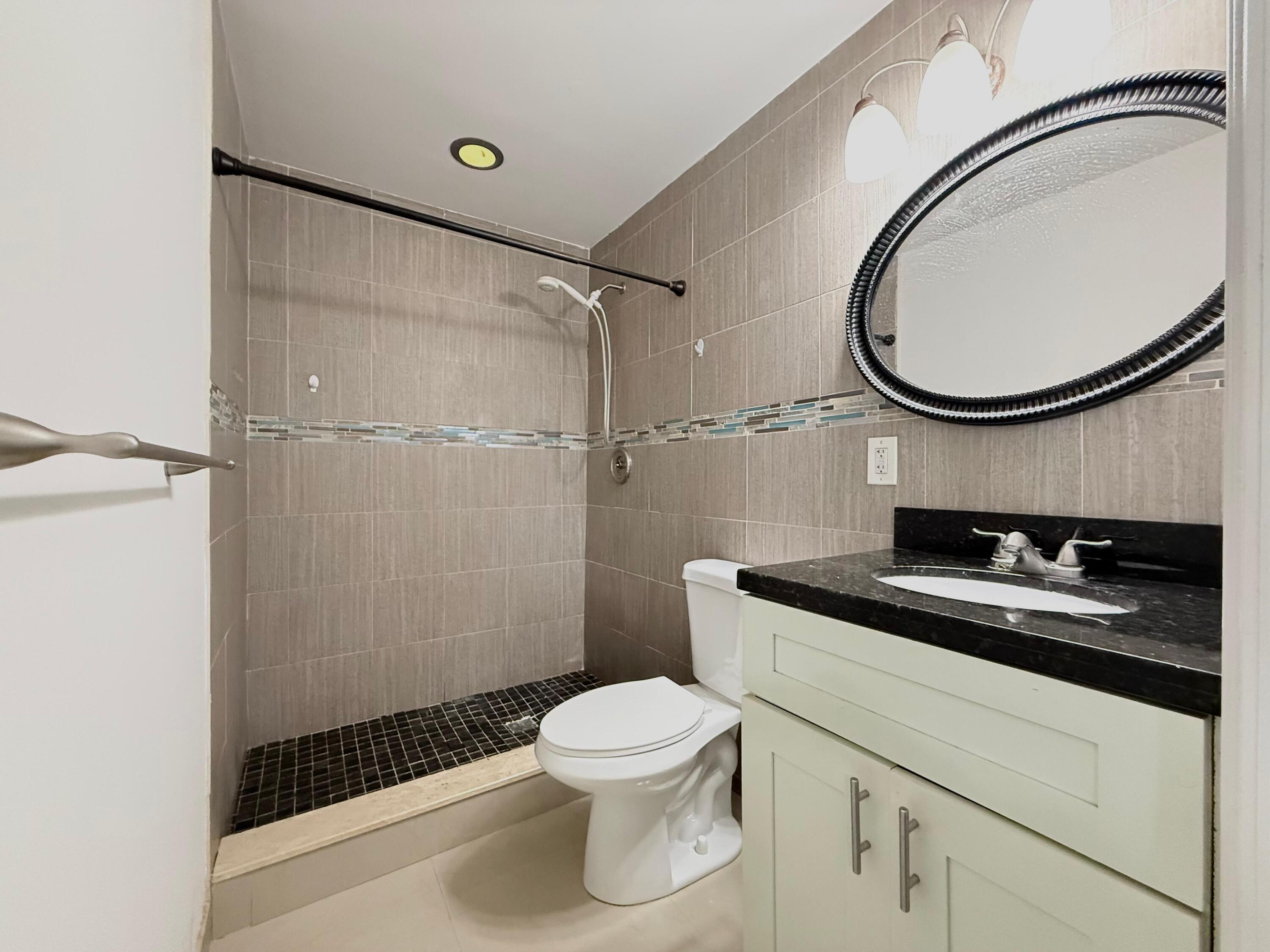 815 Upland Road, Unit 7 West Palm Beach, FL 33401 - Photo 4 of 13 WhatsApp Image 2026-02-10 at 16.09.47 (4