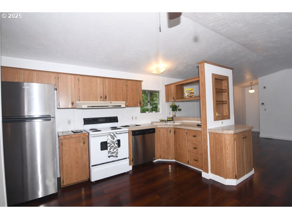 6610 Northwest Whitney Road, Unit 135 Vancouver, WA 98665 - Photo 7 of 32 Gallery Image 7
