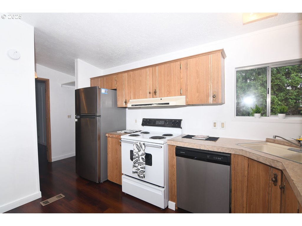 6610 Northwest Whitney Road, Unit 135 Vancouver, WA 98665 - Photo 8 of 32 Gallery Image 8