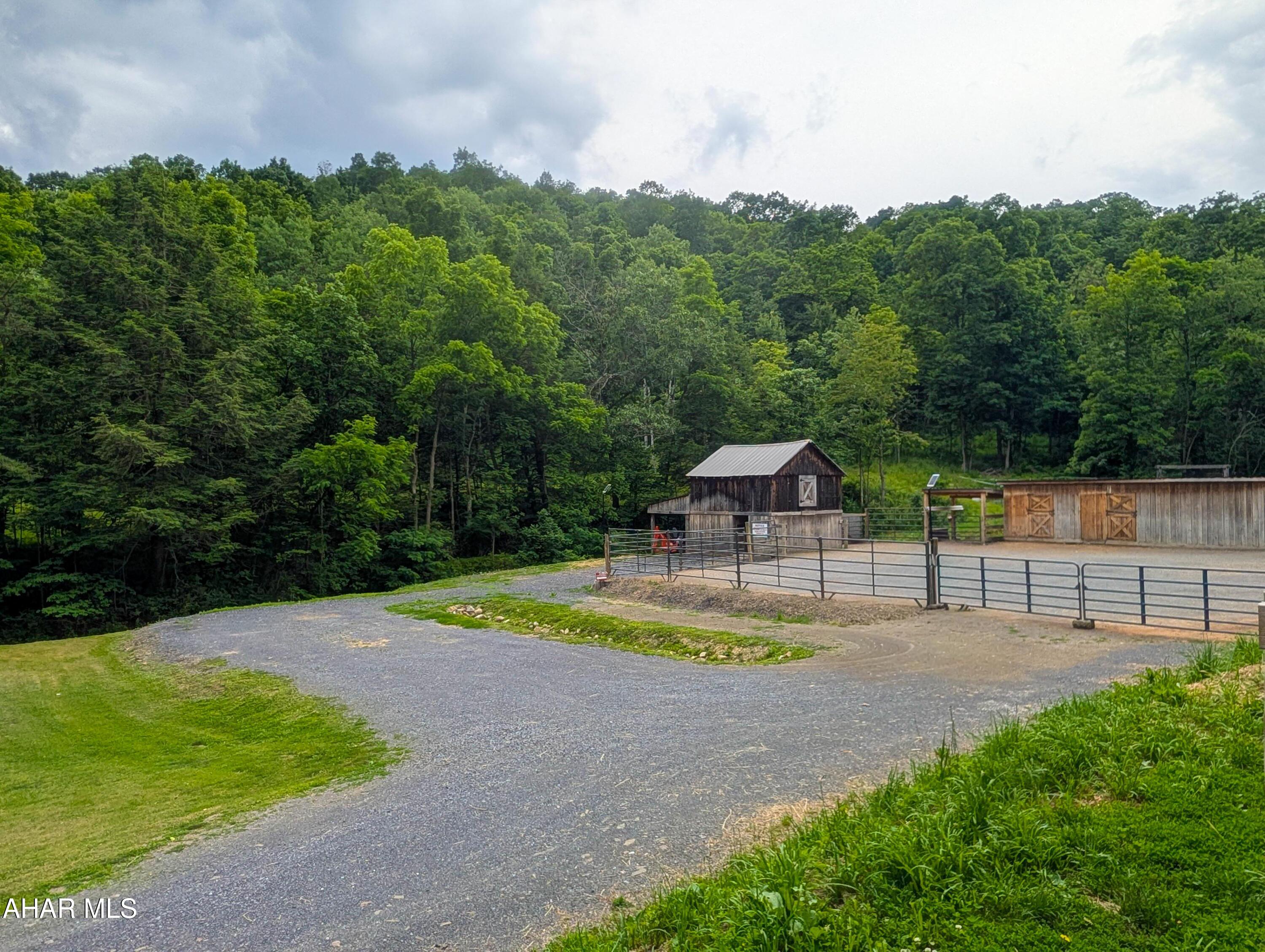 587 Point Road Bedford, PA 15522 - Photo 4 of 92