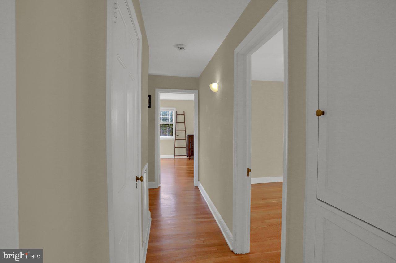 203 Huron Road Baltimore, MD 21228 - Photo 22 of 38 Upper level hall