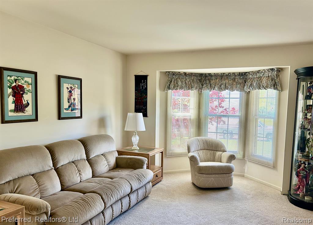 24584 Ridgeview Drive Farmington Hills, MI 48336 - Photo 8 of 50