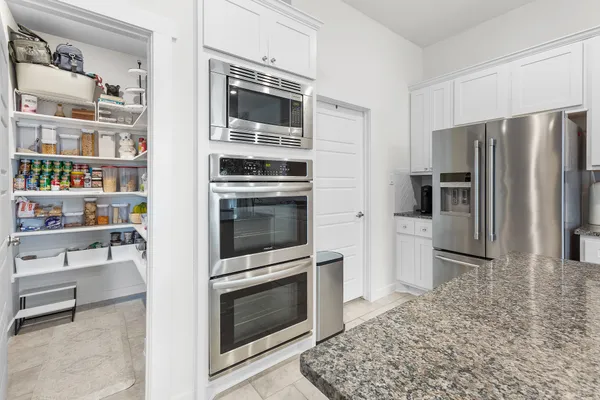 $2,950 | 823 Dreisam, New Braunfels, TX 78130