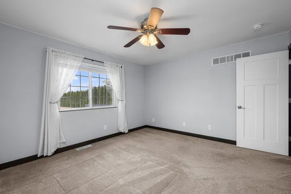$389,900 | 125 Pinehurst Drive, Eldridge, IA 52748