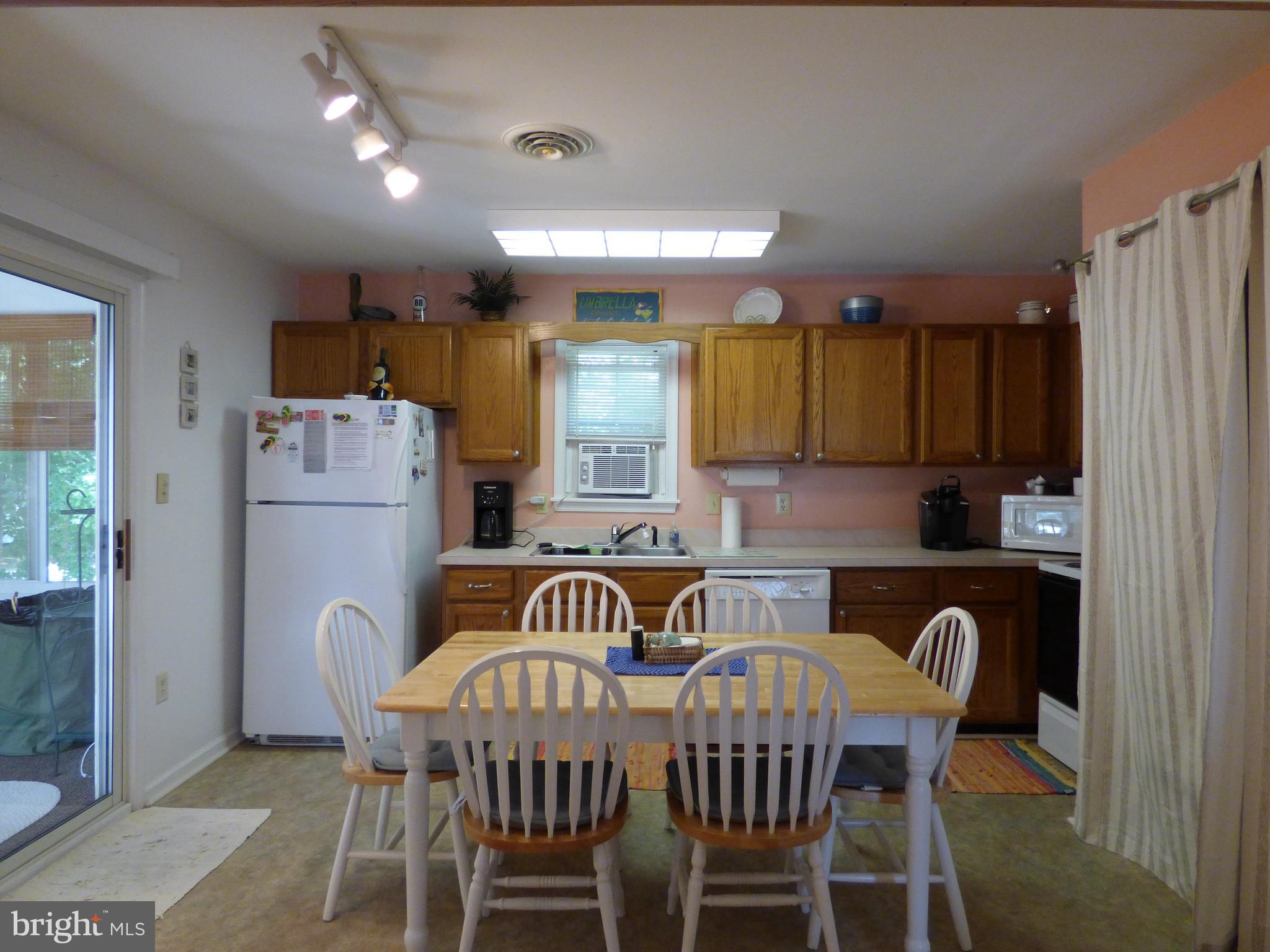 635 Sandy Point Road, Unit 31 Bethany Beach, DE 19930 - Photo 10 of 46 Eat-in kitchen