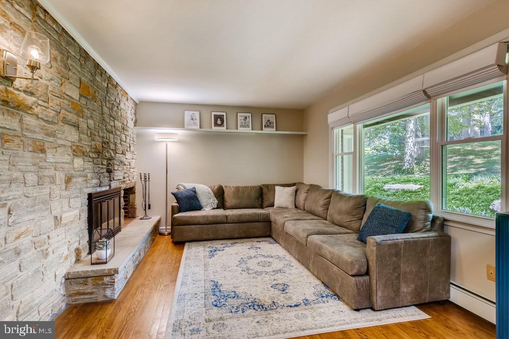 1901 Parkvue Road Fallston, MD 21047 - Photo 14 of 31 Living Room